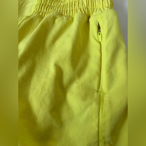 LULULEMON HOTTY HOT LR SHORT 4" Lined Sz. 14 ELECTRIC LEMON, LINED - Picture 4 of 11